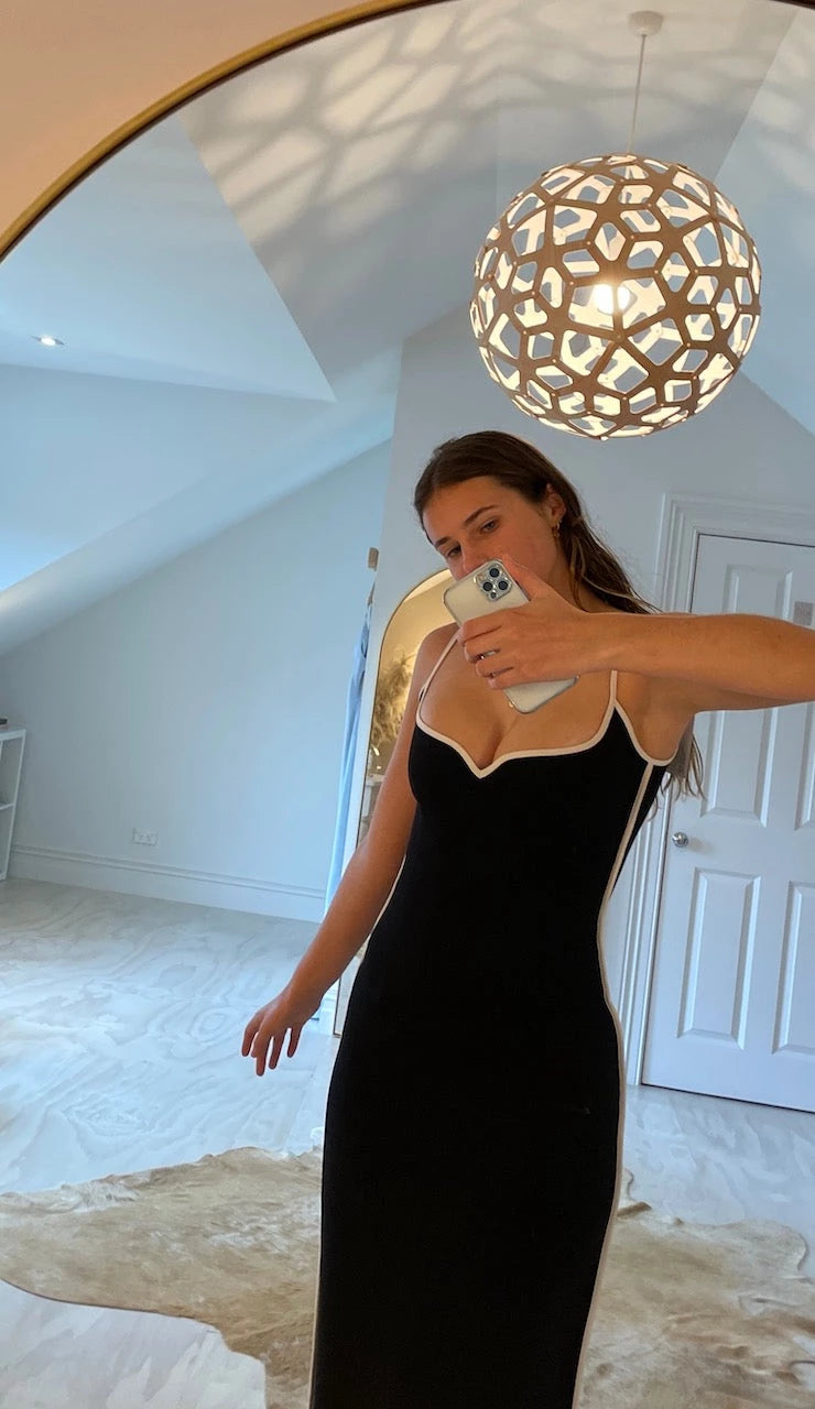 Paris Georgia Heart Dress Neckline selfie in a mirror